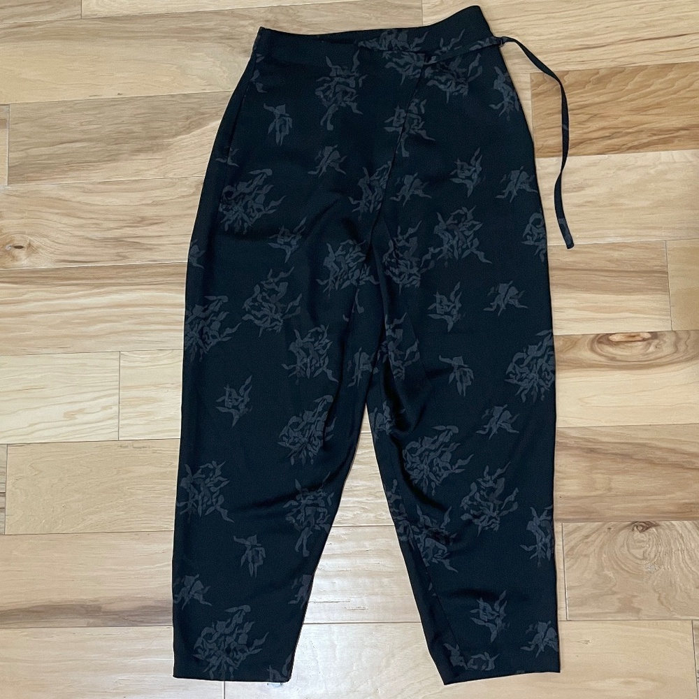 Uniqlo Hana Tajima Pants Dark Floral Waist Tie Size Small NWT